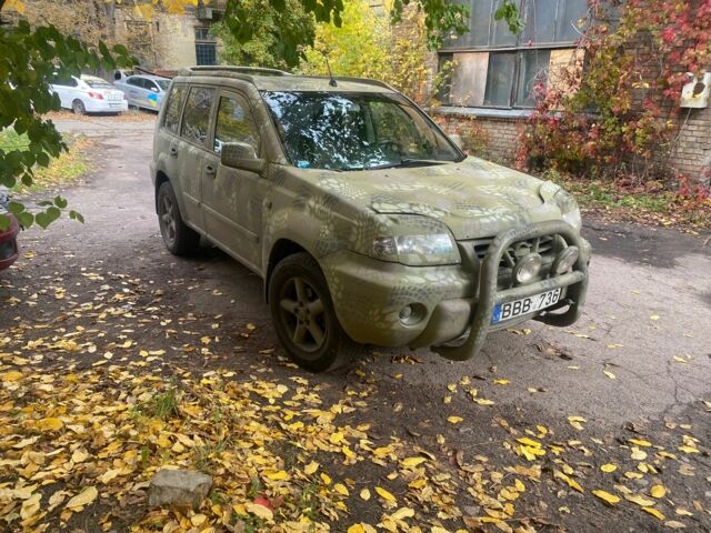 Серый Ниссан ИксТрейл, объемом двигателя 2.2 л и пробегом 383 тыс. км за 4860 $, фото 4 на Automoto.ua