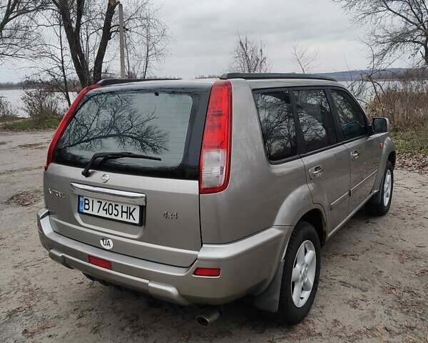 Сірий Ніссан ІксТрейл, об'ємом двигуна 2 л та пробігом 200 тис. км за 5900 $, фото 5 на Automoto.ua