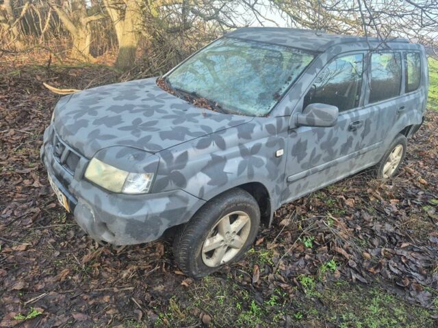 Сірий Ніссан ІксТрейл, об'ємом двигуна 0 л та пробігом 357 тис. км за 71 $, фото 1 на Automoto.ua