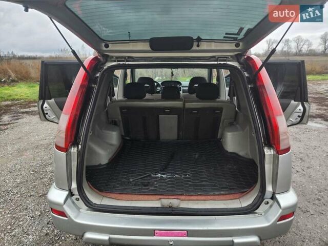 Серый Ниссан ИксТрейл, объемом двигателя 2.5 л и пробегом 450 тыс. км за 7000 $, фото 2 на Automoto.ua