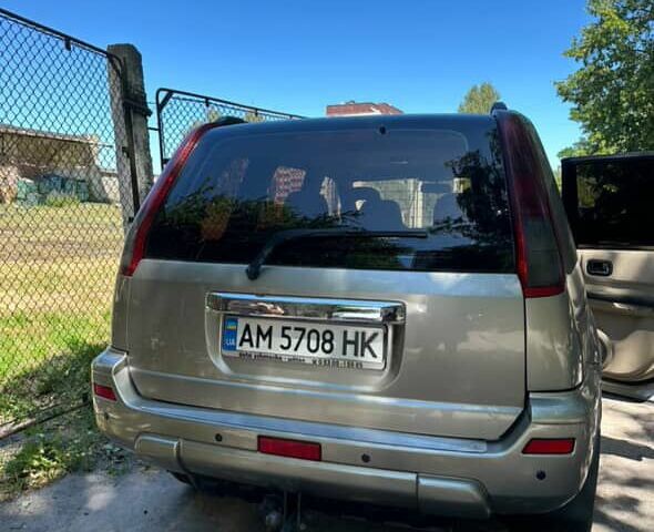 Серый Ниссан ИксТрейл, объемом двигателя 2.2 л и пробегом 281 тыс. км за 6000 $, фото 4 на Automoto.ua