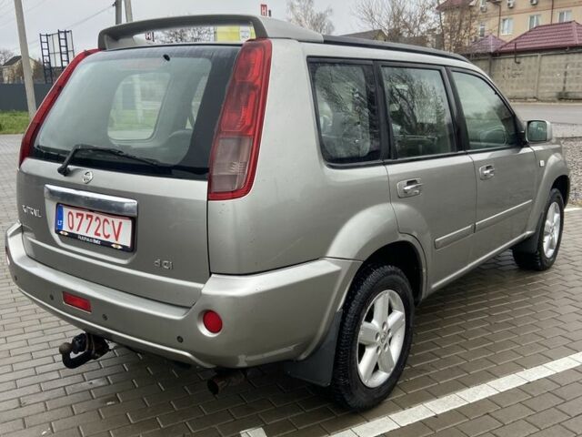 Серый Ниссан ИксТрейл, объемом двигателя 2.2 л и пробегом 155 тыс. км за 4410 $, фото 2 на Automoto.ua