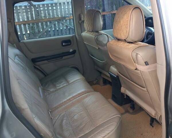 Сірий Ніссан ІксТрейл, об'ємом двигуна 2 л та пробігом 253 тис. км за 5500 $, фото 6 на Automoto.ua