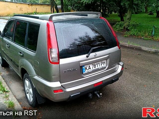 Серый Ниссан ИксТрейл, объемом двигателя 2.2 л и пробегом 393 тыс. км за 6300 $, фото 5 на Automoto.ua