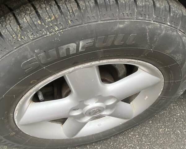 Сірий Ніссан ІксТрейл, об'ємом двигуна 2.5 л та пробігом 200 тис. км за 5400 $, фото 7 на Automoto.ua