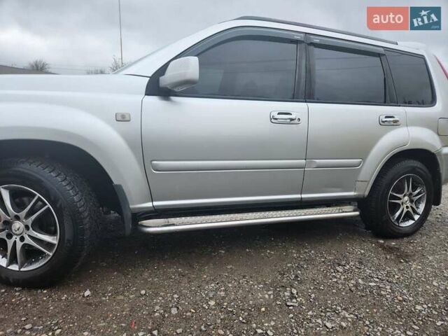 Серый Ниссан ИксТрейл, объемом двигателя 2.5 л и пробегом 450 тыс. км за 7000 $, фото 5 на Automoto.ua