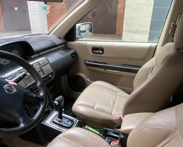 Сірий Ніссан ІксТрейл, об'ємом двигуна 2.5 л та пробігом 200 тис. км за 5400 $, фото 3 на Automoto.ua