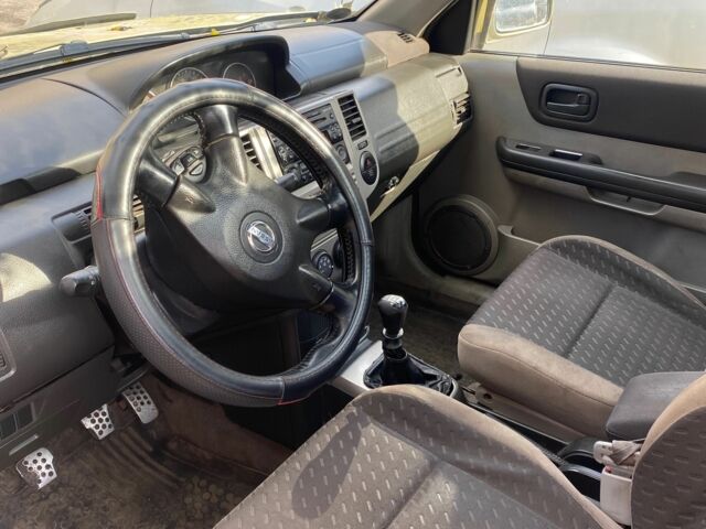 Серый Ниссан ИксТрейл, объемом двигателя 2.2 л и пробегом 383 тыс. км за 4860 $, фото 10 на Automoto.ua