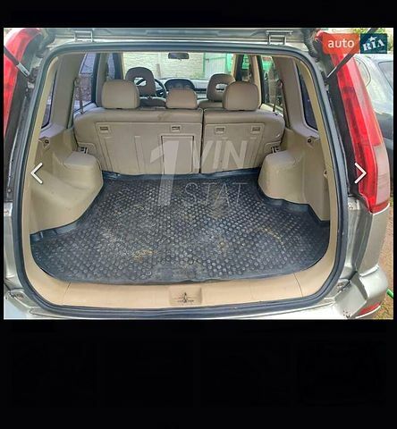 Сірий Ніссан ІксТрейл, об'ємом двигуна 2 л та пробігом 200 тис. км за 4000 $, фото 6 на Automoto.ua