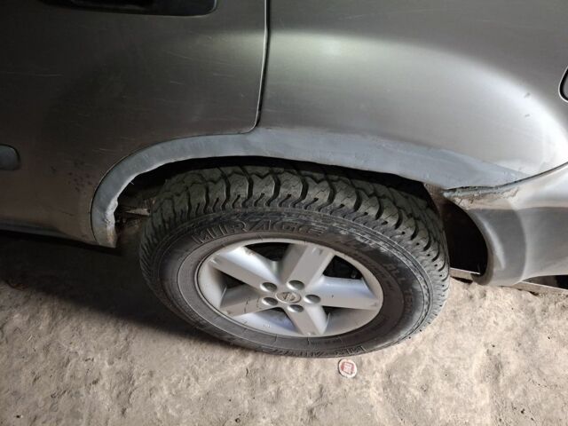 Серый Ниссан ИксТрейл, объемом двигателя 2.2 л и пробегом 250 тыс. км за 3800 $, фото 3 на Automoto.ua