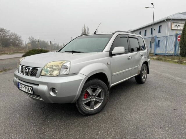 Сірий Ніссан ІксТрейл, об'ємом двигуна 2.2 л та пробігом 280 тис. км за 2950 $, фото 1 на Automoto.ua