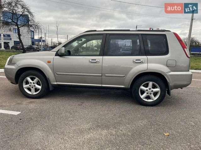 Серый Ниссан ИксТрейл, объемом двигателя 2 л и пробегом 336 тыс. км за 5750 $, фото 10 на Automoto.ua