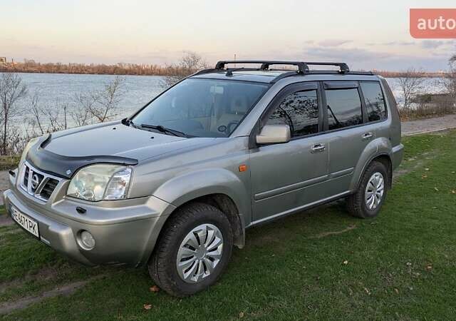 Серый Ниссан ИксТрейл, объемом двигателя 2.5 л и пробегом 193 тыс. км за 6500 $, фото 1 на Automoto.ua