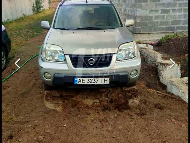 Сірий Ніссан ІксТрейл, об'ємом двигуна 2 л та пробігом 200 тис. км за 4000 $, фото 2 на Automoto.ua