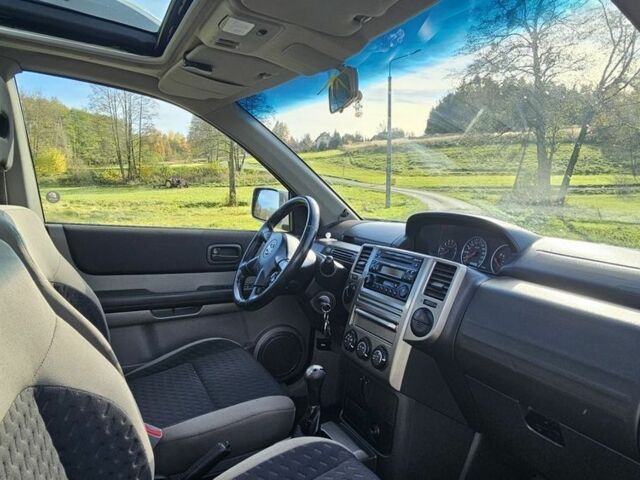 Серый Ниссан ИксТрейл, объемом двигателя 2 л и пробегом 223 тыс. км за 2200 $, фото 5 на Automoto.ua