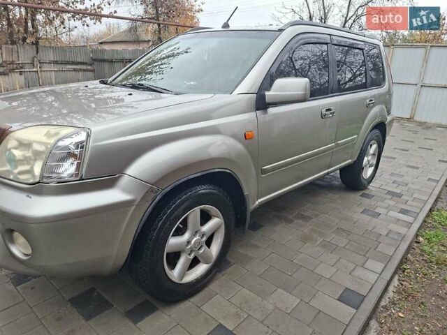 Серый Ниссан ИксТрейл, объемом двигателя 2.49 л и пробегом 286 тыс. км за 5800 $, фото 4 на Automoto.ua