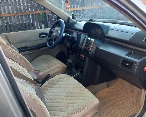 Сірий Ніссан ІксТрейл, об'ємом двигуна 2 л та пробігом 253 тис. км за 5500 $, фото 5 на Automoto.ua