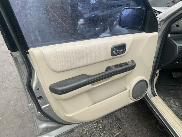 Серый Ниссан ИксТрейл, объемом двигателя 2 л и пробегом 280 тыс. км за 3500 $, фото 7 на Automoto.ua