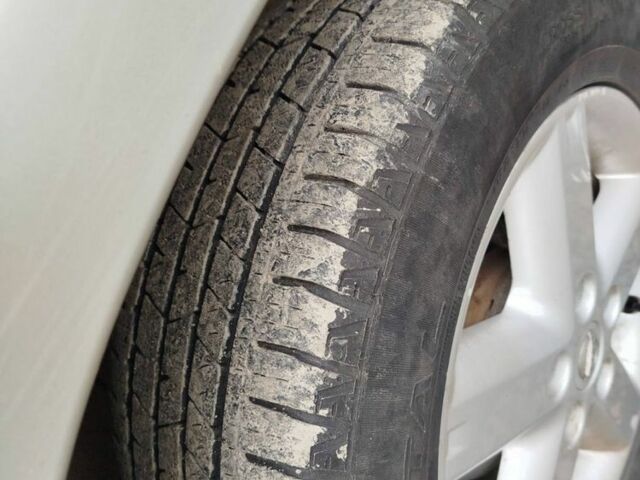 Серый Ниссан ИксТрейл, объемом двигателя 2.2 л и пробегом 370 тыс. км за 3300 $, фото 7 на Automoto.ua