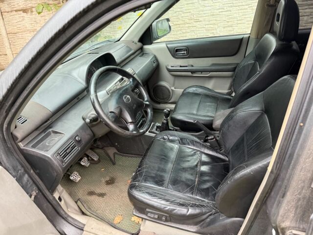 Серый Ниссан ИксТрейл, объемом двигателя 2.2 л и пробегом 290 тыс. км за 4000 $, фото 4 на Automoto.ua