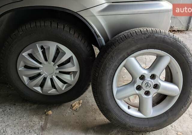 Серый Ниссан ИксТрейл, объемом двигателя 2.5 л и пробегом 193 тыс. км за 6500 $, фото 21 на Automoto.ua