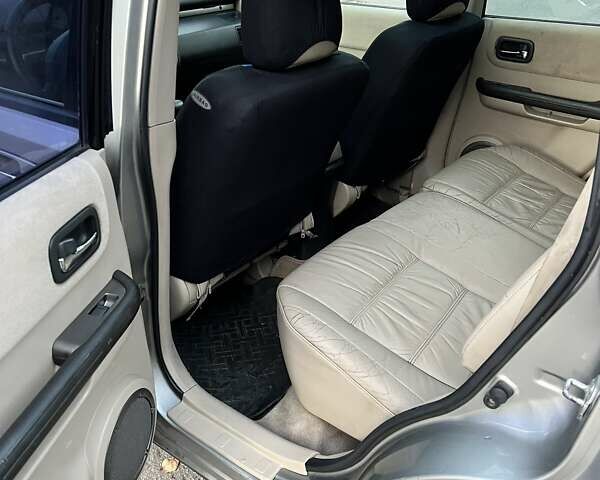 Сірий Ніссан ІксТрейл, об'ємом двигуна 2 л та пробігом 312 тис. км за 5300 $, фото 8 на Automoto.ua