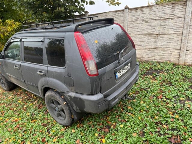 Серый Ниссан ИксТрейл, объемом двигателя 2.2 л и пробегом 290 тыс. км за 4000 $, фото 2 на Automoto.ua