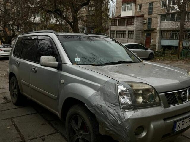 Серый Ниссан ИксТрейл, объемом двигателя 2.2 л и пробегом 308 тыс. км за 1500 $, фото 3 на Automoto.ua