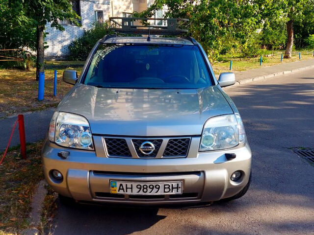 Сірий Ніссан ІксТрейл, об'ємом двигуна 2 л та пробігом 305 тис. км за 5200 $, фото 1 на Automoto.ua