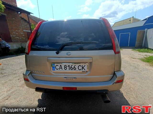 Серый Ниссан ИксТрейл, объемом двигателя 2 л и пробегом 275 тыс. км за 6300 $, фото 2 на Automoto.ua