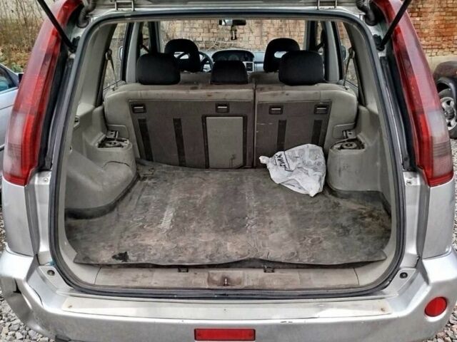 Серый Ниссан ИксТрейл, объемом двигателя 2.2 л и пробегом 370 тыс. км за 3300 $, фото 3 на Automoto.ua