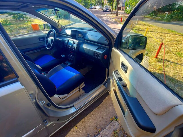 Сірий Ніссан ІксТрейл, об'ємом двигуна 2 л та пробігом 305 тис. км за 5200 $, фото 9 на Automoto.ua