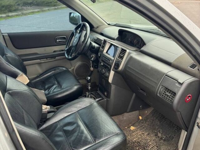 Сірий Ніссан ІксТрейл, об'ємом двигуна 2.2 л та пробігом 280 тис. км за 2950 $, фото 5 на Automoto.ua