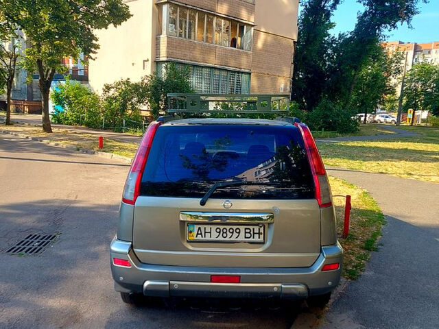 Сірий Ніссан ІксТрейл, об'ємом двигуна 2 л та пробігом 305 тис. км за 5200 $, фото 4 на Automoto.ua