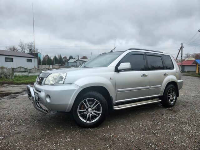 Сірий Ніссан ІксТрейл, об'ємом двигуна 2 л та пробігом 450 тис. км за 7000 $, фото 2 на Automoto.ua