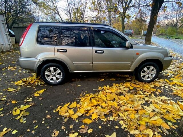 Серый Ниссан ИксТрейл, объемом двигателя 2 л и пробегом 251 тыс. км за 5600 $, фото 7 на Automoto.ua