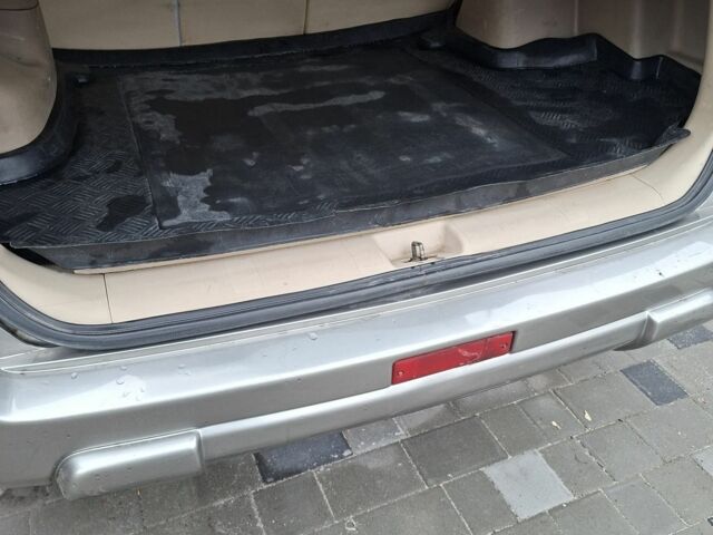 Серый Ниссан ИксТрейл, объемом двигателя 2.5 л и пробегом 286 тыс. км за 5800 $, фото 6 на Automoto.ua