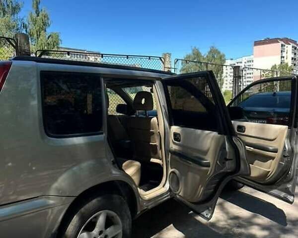 Серый Ниссан ИксТрейл, объемом двигателя 2.2 л и пробегом 281 тыс. км за 6500 $, фото 3 на Automoto.ua