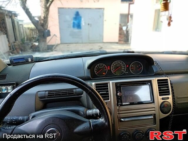 Сірий Ніссан ІксТрейл, об'ємом двигуна 2.5 л та пробігом 240 тис. км за 5800 $, фото 9 на Automoto.ua