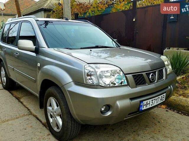 Серый Ниссан ИксТрейл, объемом двигателя 2.2 л и пробегом 240 тыс. км за 6700 $, фото 9 на Automoto.ua