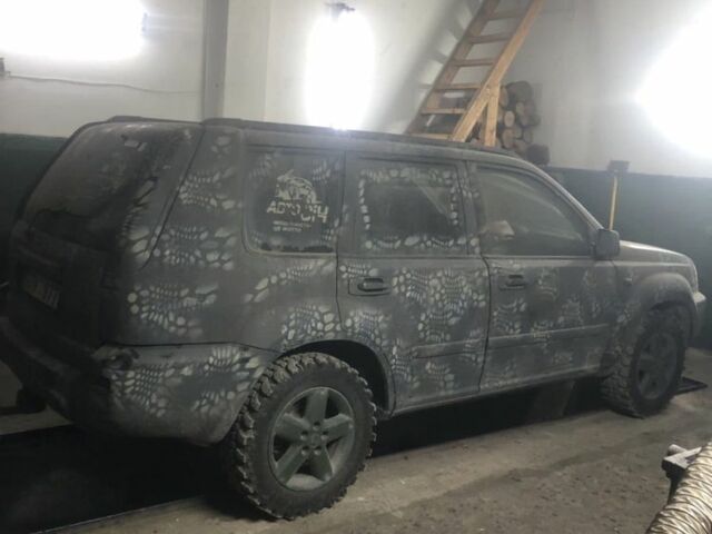 Серый Ниссан ИксТрейл, объемом двигателя 2.2 л и пробегом 220 тыс. км за 2800 $, фото 6 на Automoto.ua