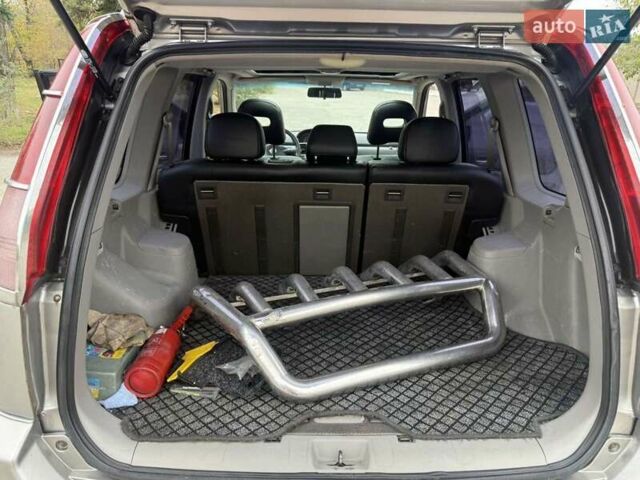 Серый Ниссан ИксТрейл, объемом двигателя 2.5 л и пробегом 265 тыс. км за 6000 $, фото 24 на Automoto.ua