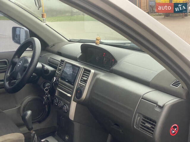 Серый Ниссан ИксТрейл, объемом двигателя 2 л и пробегом 246 тыс. км за 4499 $, фото 9 на Automoto.ua