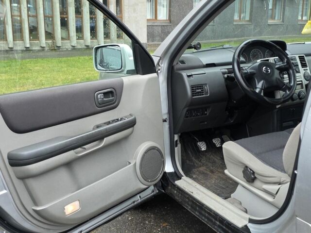 Серый Ниссан ИксТрейл, объемом двигателя 2.2 л и пробегом 260 тыс. км за 4199 $, фото 12 на Automoto.ua