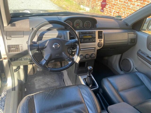 Сірий Ніссан ІксТрейл, об'ємом двигуна 2.2 л та пробігом 220 тис. км за 4100 $, фото 6 на Automoto.ua