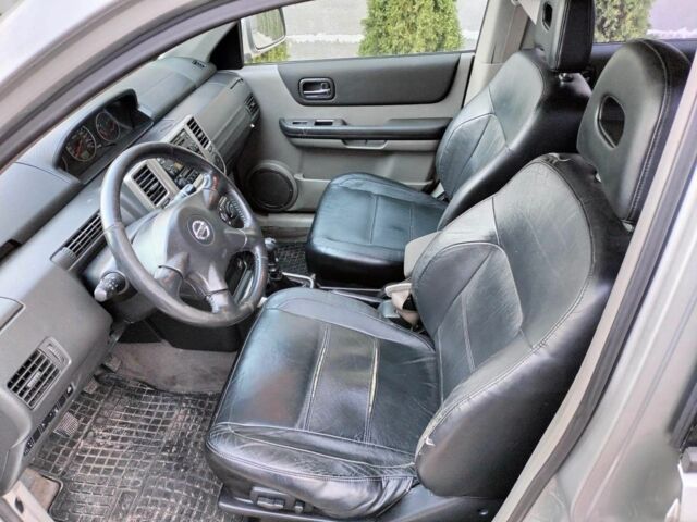 Серый Ниссан ИксТрейл, объемом двигателя 2.2 л и пробегом 309 тыс. км за 3700 $, фото 5 на Automoto.ua