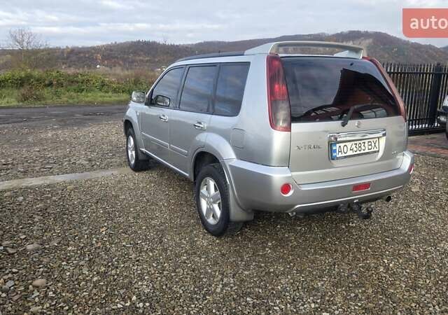 Серый Ниссан ИксТрейл, объемом двигателя 2.18 л и пробегом 337 тыс. км за 5950 $, фото 5 на Automoto.ua