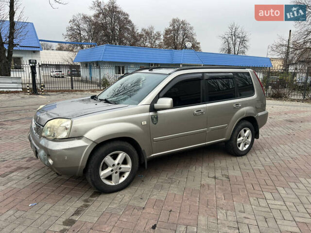 Сірий Ніссан ІксТрейл, об'ємом двигуна 2.2 л та пробігом 280 тис. км за 4100 $, фото 1 на Automoto.ua