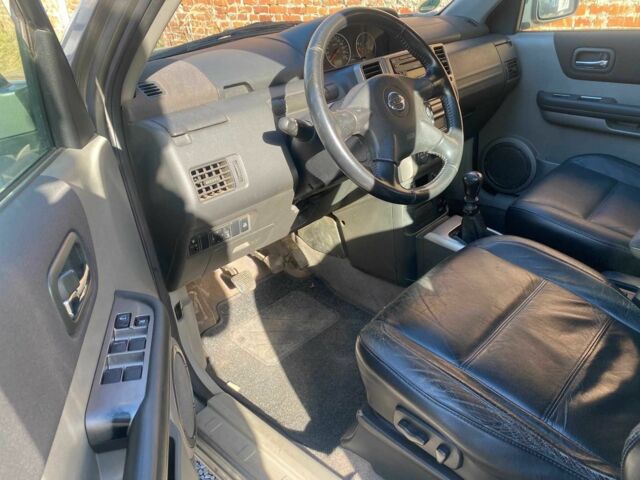 Сірий Ніссан ІксТрейл, об'ємом двигуна 2.2 л та пробігом 220 тис. км за 4100 $, фото 9 на Automoto.ua