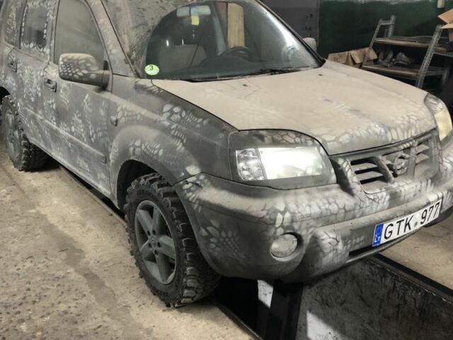 Серый Ниссан ИксТрейл, объемом двигателя 2.2 л и пробегом 220 тыс. км за 2800 $, фото 1 на Automoto.ua